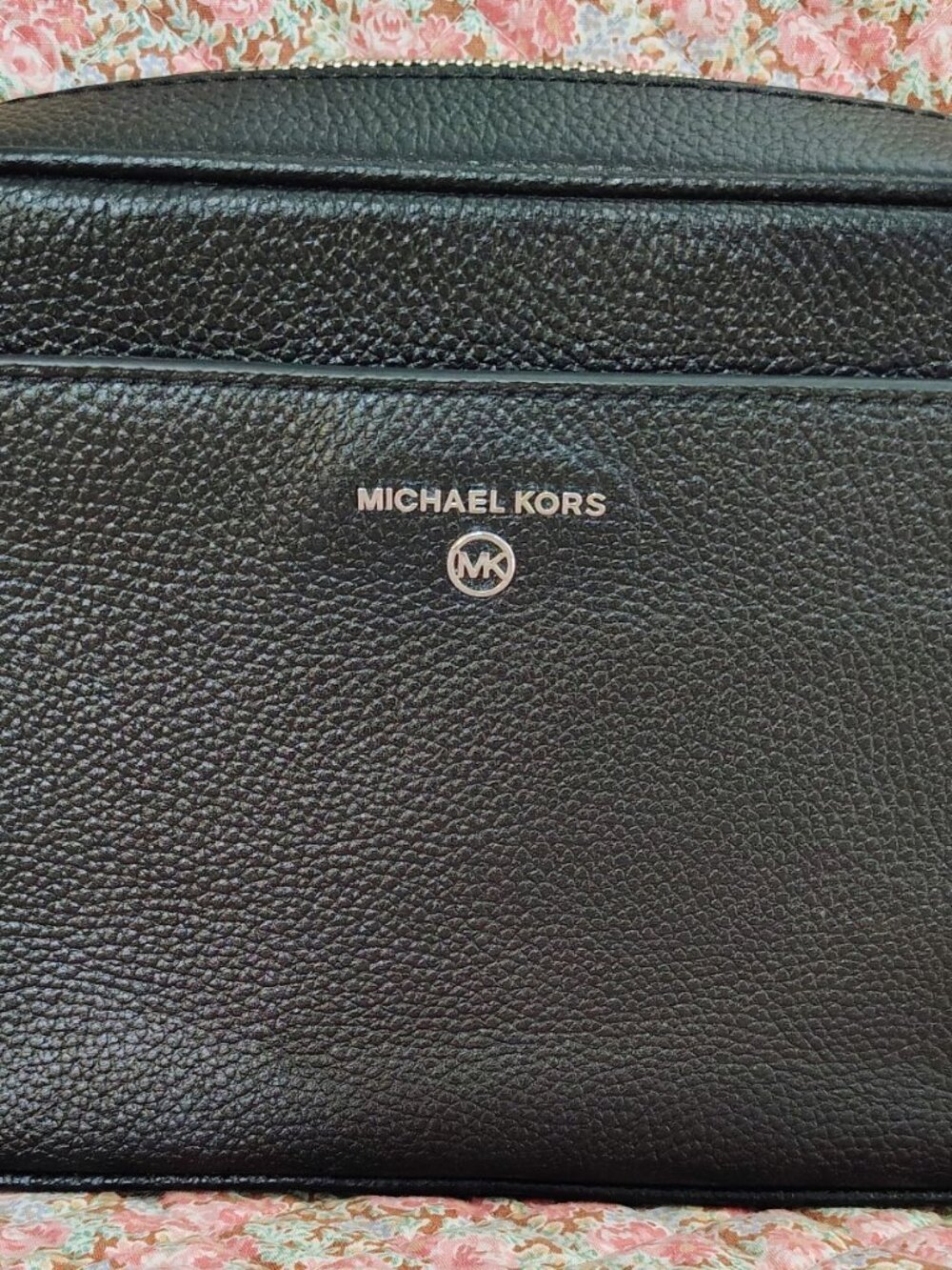 black Pebbled Leather Michael Kors Jet Set Charm East West camera crossbody bag